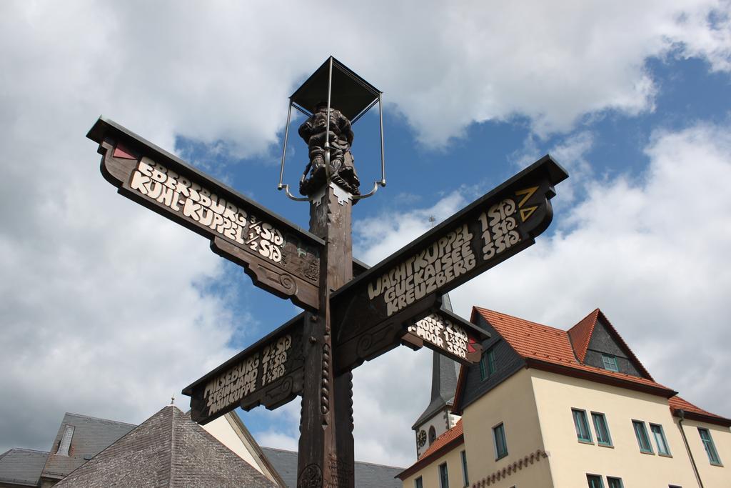 Zur Sonne "Gasthaus-Bar-Events" Poppenhausen Bagian luar foto
